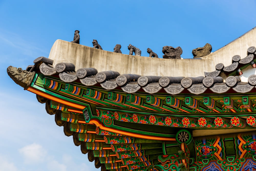 Traditional korean architecture roof eaves